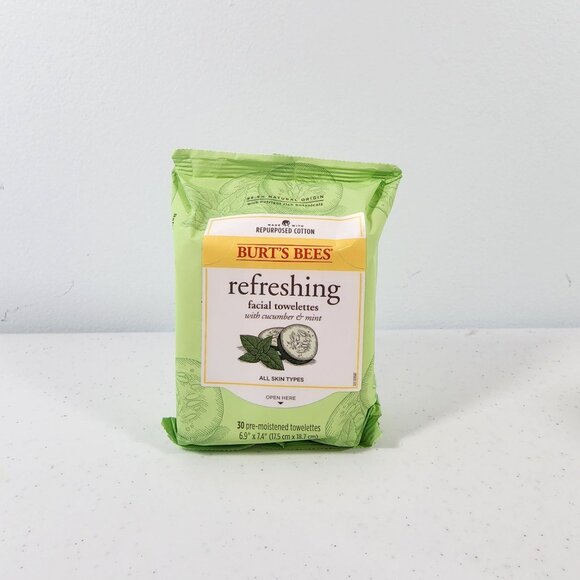 Burt's Bees Facial Cleansing Towelettes with Cucumber and Mint 3 Pack (90 Wipes) - Picture 2 of 3